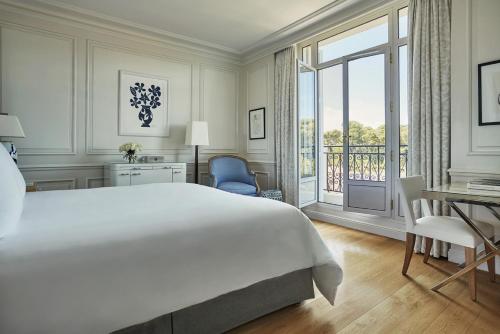Superior Pinewood Room - King bed