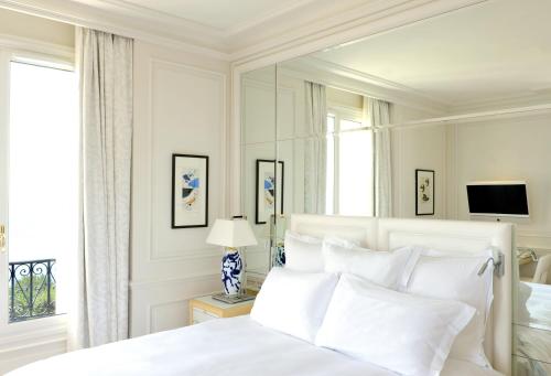 Palace Sea View Room Queen Bed