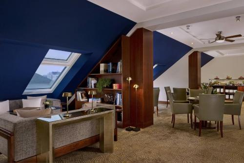 Premium Executive Room with Club Lounge Access
