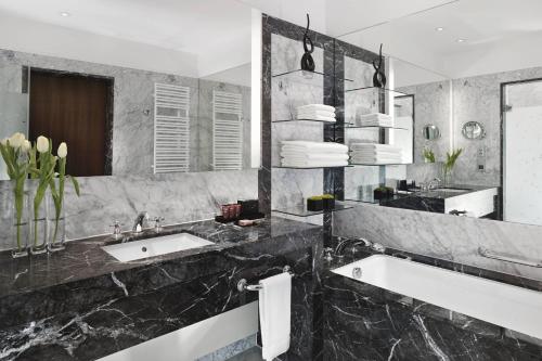 Premium Executive Room with Club Lounge Access