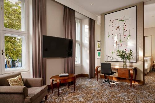 Premium Suite with Club Lounge Access