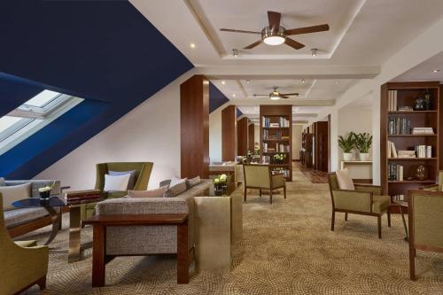 Premium Executive Suite with Club Lounge Access