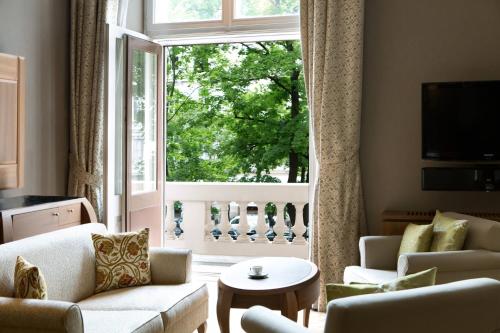Premium Executive Suite with Club Lounge Access