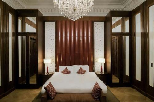 Presidential Suite with City View and Club Lounge Access