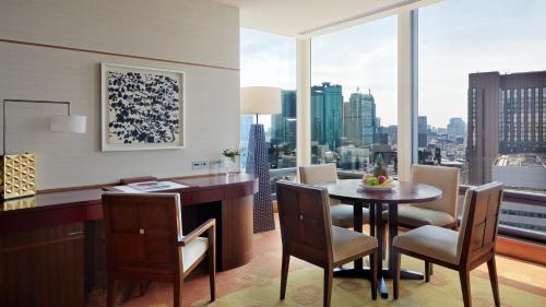 Executive Suite with Twin Beds