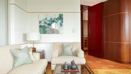Executive Suite with Twin Beds