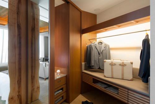Superior King Room 