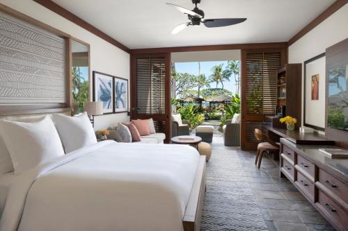 Poolside Accessible King Room