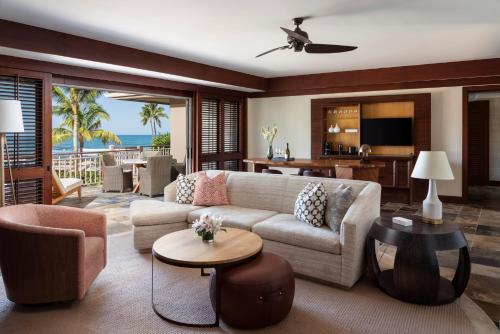 Deluxe King Suite with Prime Ocean View