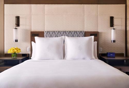 Deluxe King Room with Garden View