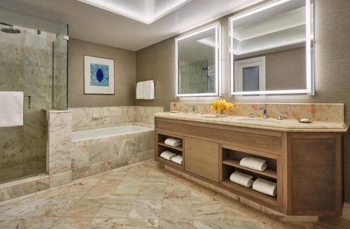 Deluxe Executive King Suite with Garden View