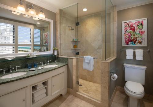 Deluxe Partial Ocean View Room with King Bed