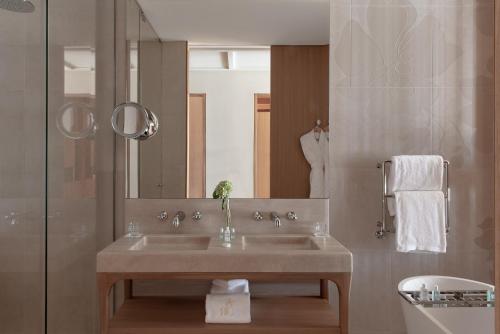 Champagne Junior Suite