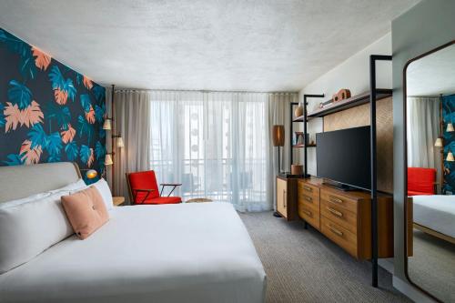 Deluxe Room, 1 King Bed, Balcony