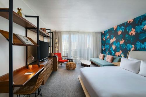 King Room with Waikiki Skyline View - High Floor