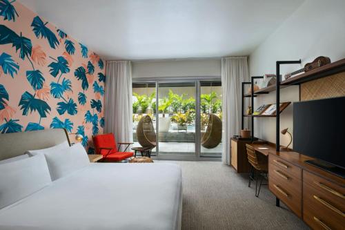 Pool Cabana, 1 King, Pool Access