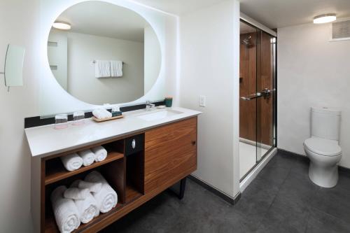 Junior Suite, 1 King Bed, Twin Day Bed, Double Balcony