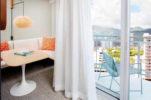 Corner Suite, 1 King Bed, Twin Day Bed, Double Balcony