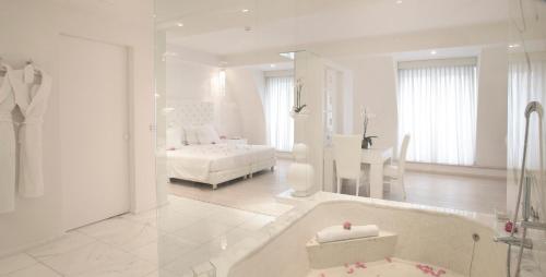 Executive Suite - Free Spa Access
