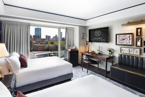 Grand Deluxe, Guest room, 2 Queen Beds - Beacon Hill view
