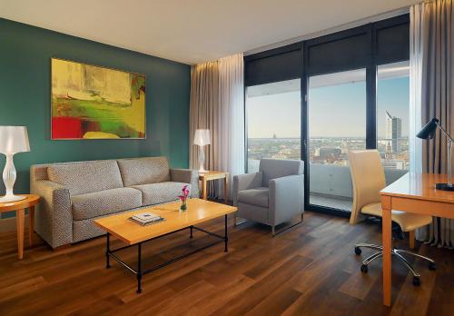 1 Bedroom Executive Suite, 1 King, City view, Top floor