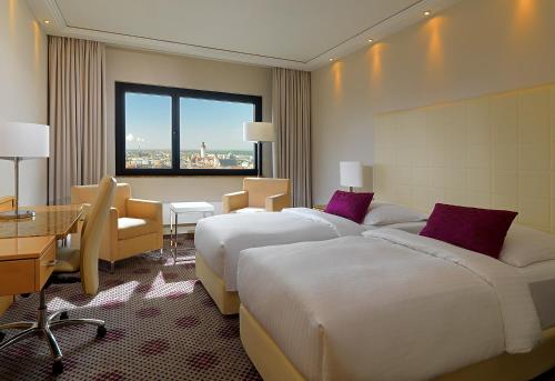 Deluxe Guest Room Two Twin/Single Beds with City View