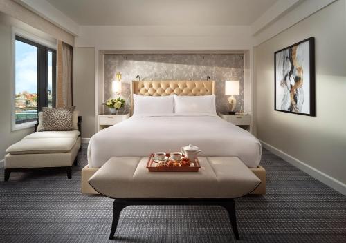 Back Bay Corner King Suite 