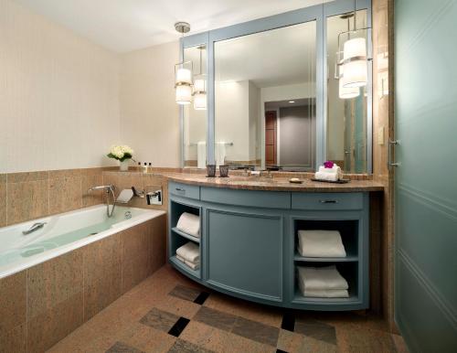 Premier Deluxe King Room
