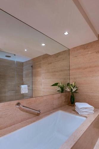 Luxury Suite, Suite, 1 King