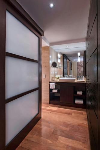 Imperial One-Bedroom King Suite with City View