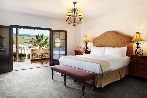 Exterior King Room Kenwood View