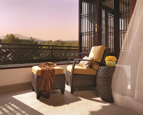 Premier Garden View King Room