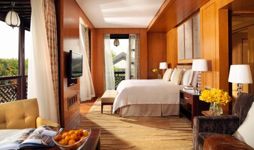 Panorama King Room with Garden View