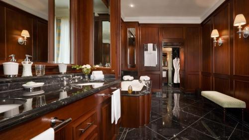Manor House Grand Suite