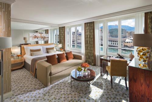 Deluxe River View Twin Room
