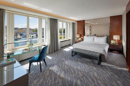 River View Corner Suite King