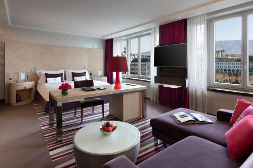  Mandarin Junior Suite Twin 