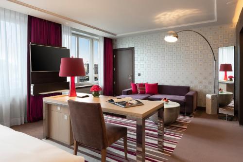  Mandarin Junior Suite Twin 