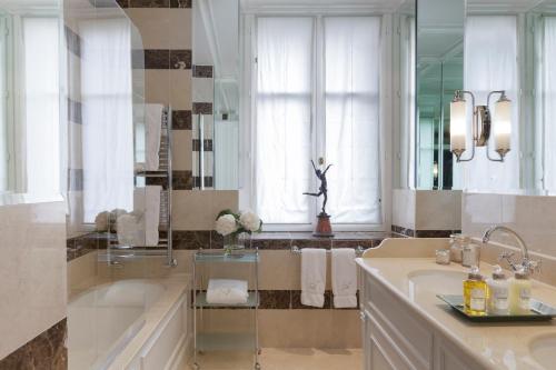 Exclusive King Room with Lake View
