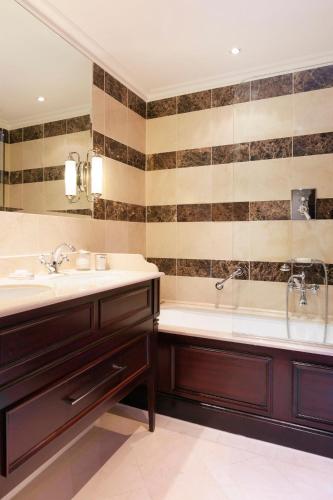 Exclusive King Room with Lake View