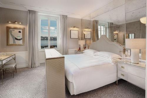Presidential Suite with Lake View