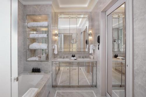 Presidential Suite with Lake View