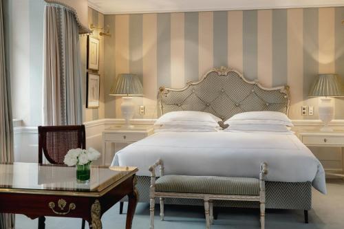 Junior Suite with Lake View