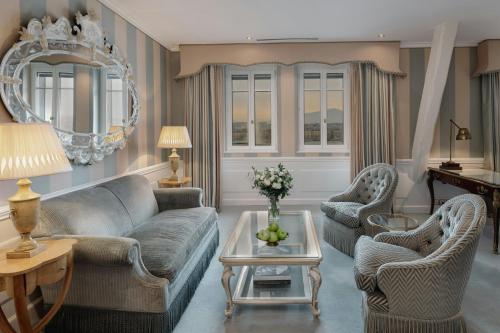 Junior Suite with Lake View