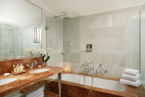 Bellevue Suite with Lake View