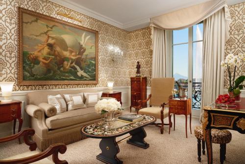 Bellevue Suite with Lake View