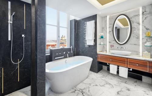 Premier Deluxe King Room