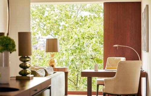 Park Corner Suite