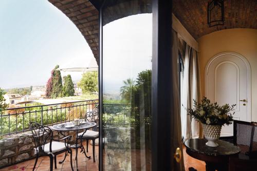 Deluxe Double Room with Balcony or Terrace and Sea View