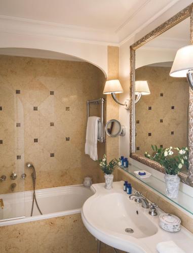 Deluxe Double Room with  Balcony and Sea View - Villa Flora (Detached)
